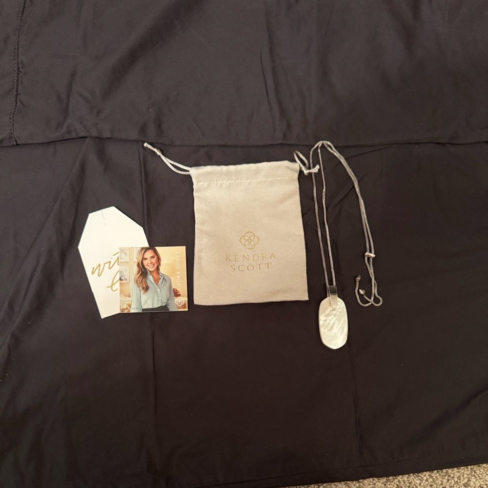 Kendra Scott Inez Silver necklace and mother of pearl like pendent
